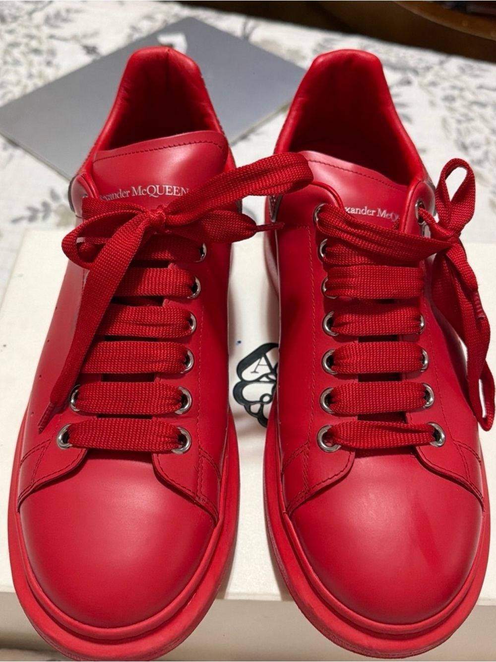 Alexander McQueen Men's Red Leather Low-Top Sneakers - Bold Red